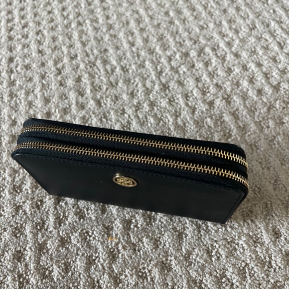NWT Tory Burch double zipper leather wallet - Picture 2 of 6